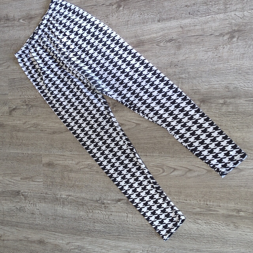 Black and White Houndstooth Pattern Leggings - Mark Classic Brand - One Size - Picture 2 of 5